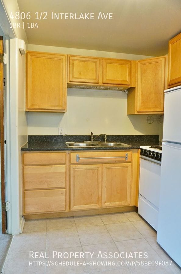 Building Photo - 4806 1/2 Interlake Ave-