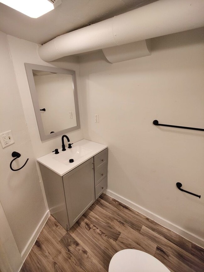 Building Photo - *Recently Updated 2BD/1.5BA Duplex Availab...