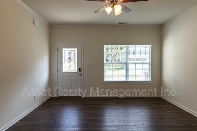 Building Photo - 4831 Birchcrest Ln