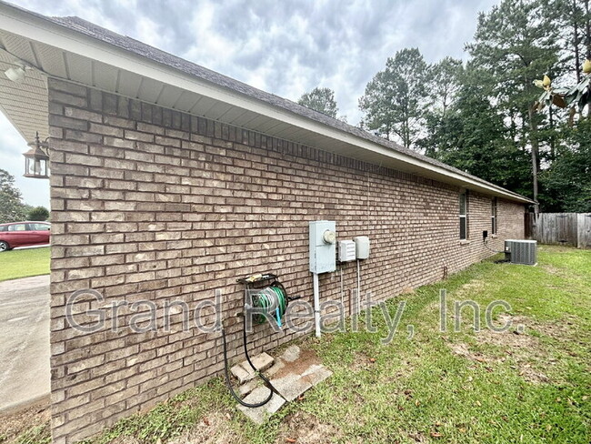 Building Photo - 5892 Dunridge Drive