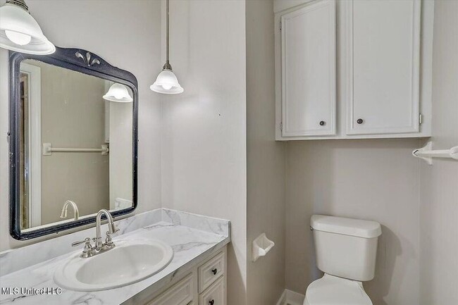 Building Photo - 225 Kiowa Dr
