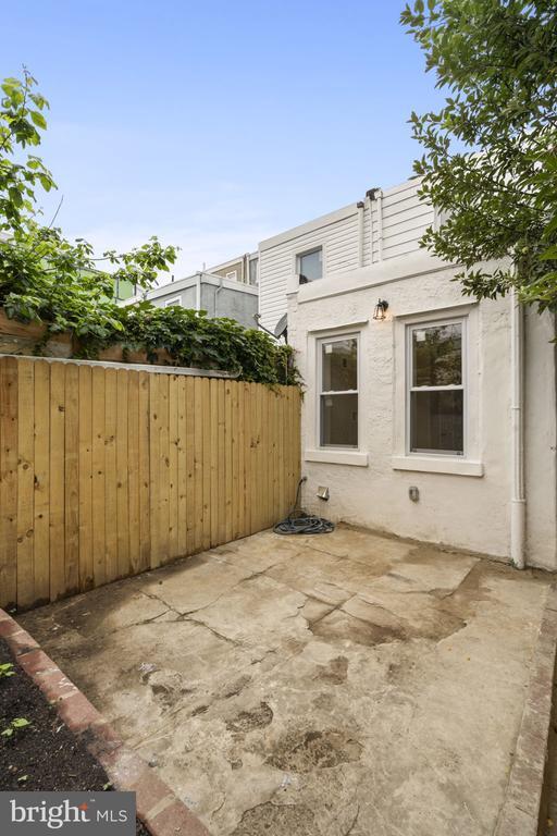 Building Photo - 2571 Coral St