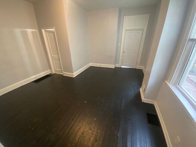 Building Photo - SPRING LEASING SPECIAL 1/2 OFF 1ST MONTHS ...
