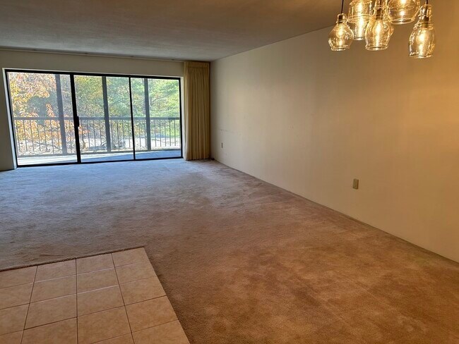 Building Photo - 2 Summit Dr