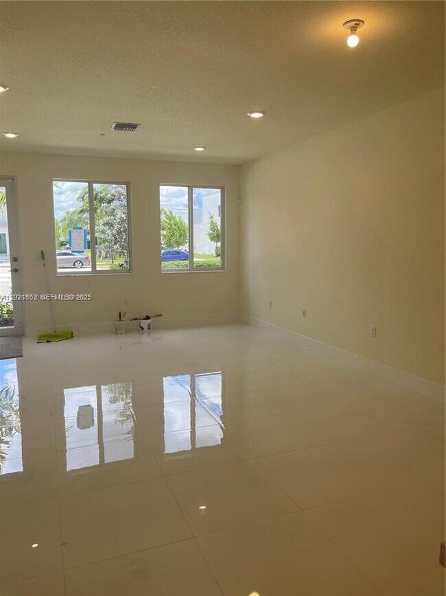 Building Photo - 10300 NW 66th St