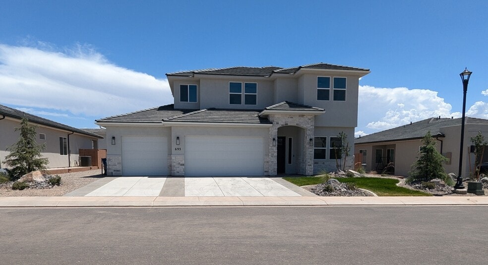 Building Photo - 693 S Taylor Creek Dr