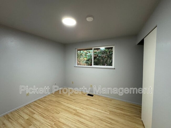 Building Photo - 3100 Armstrong Ln NE