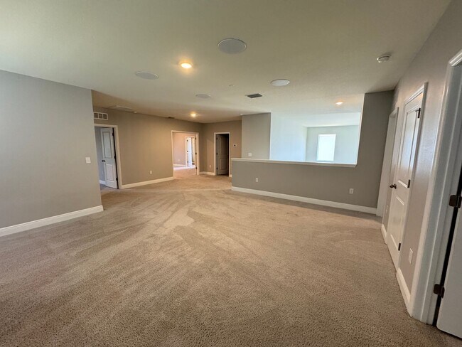 Building Photo - Available NOW!  Incredible, SPACIOUS 5 Bed...