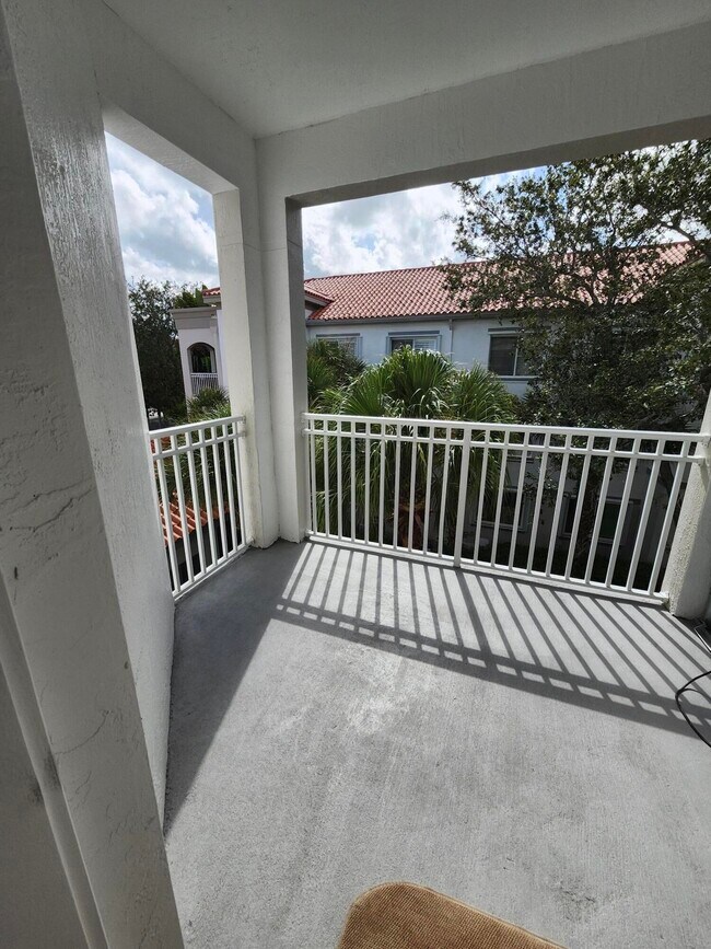 Building Photo - 11016 Legacy Dr
