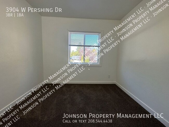 Building Photo - 3904 Pershing Dr