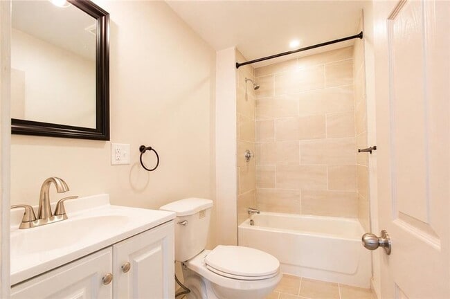 Building Photo - 111 Johnson St