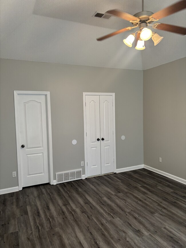 Building Photo - 9150 Cinderhill Cove E
