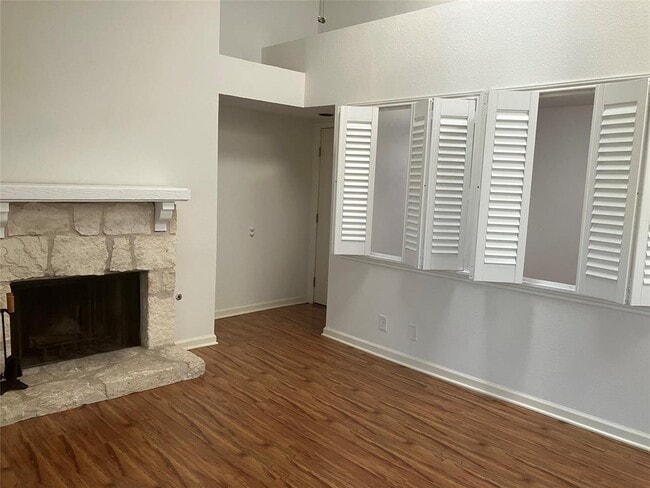 Building Photo - 3809 Spicewood Springs Rd