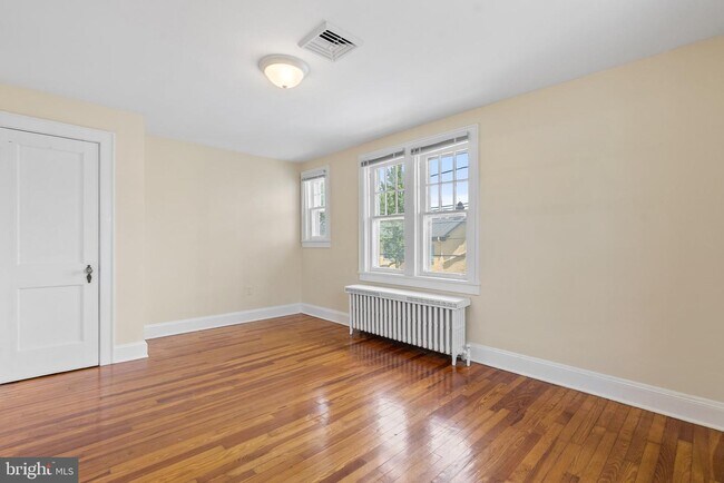 Building Photo - 117 W Cork St