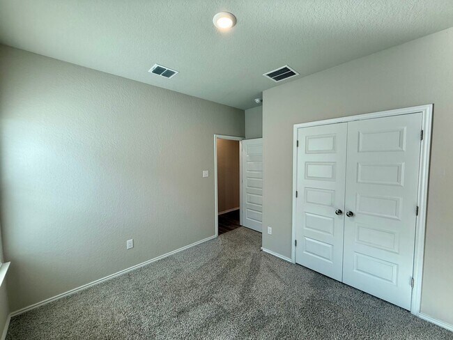 Building Photo - Lovely 1-story 4 bedroom/2 bath home is an...