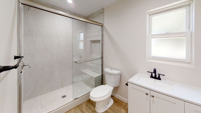 Building Photo - Easy Walk to Campus (Lease out, pending signatures. Check back in a few days!)