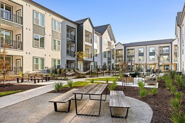 Building Photo - 3812 W Montague Ave