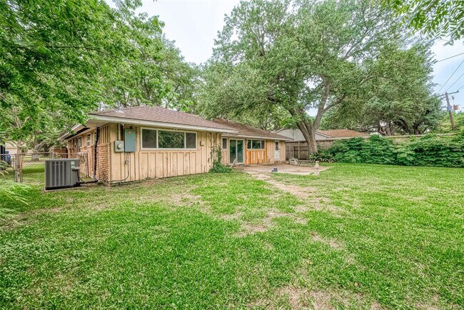 Building Photo - 5238 Beechnut St