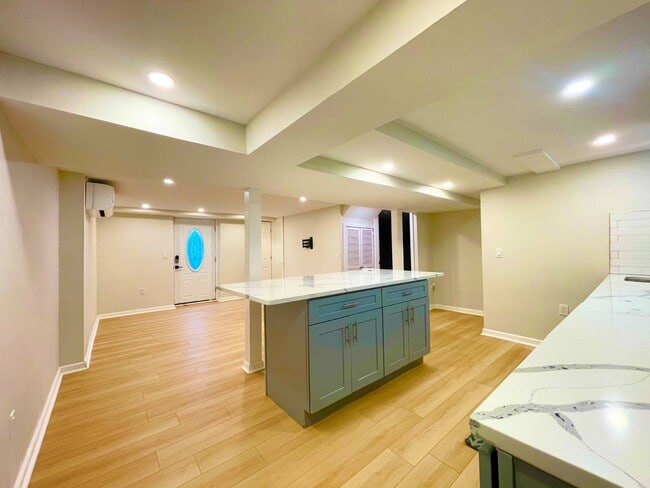 Building Photo - 278 Devonshire Dr