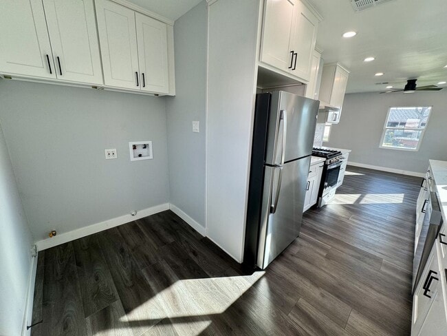 Building Photo - 4139 Gaviota Ave