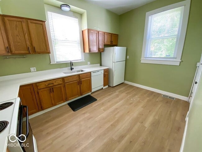 Building Photo - 4208 Rookwood Ave