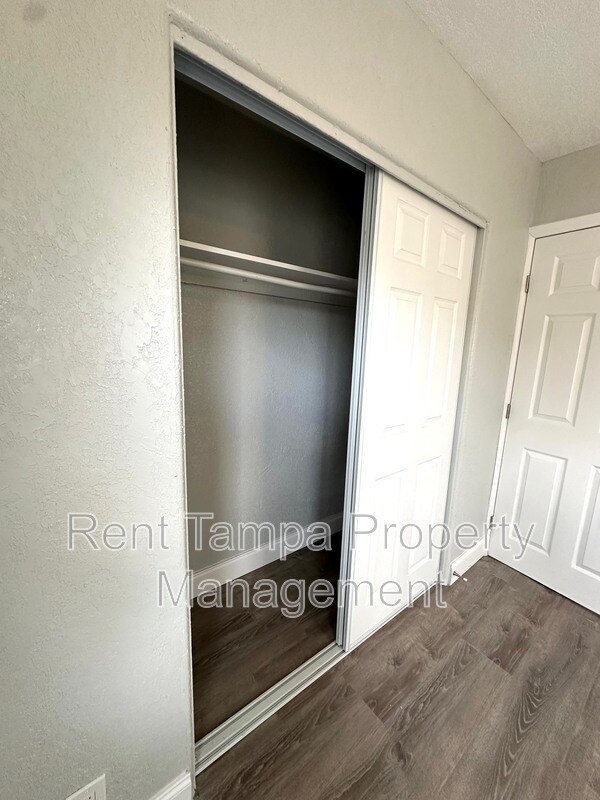 Building Photo - 1036 1/2 19th Street South - Upper