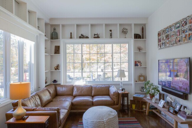 Building Photo - 188 Godfrey Rd E