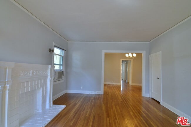 Building Photo - 2021 N Vermont Ave