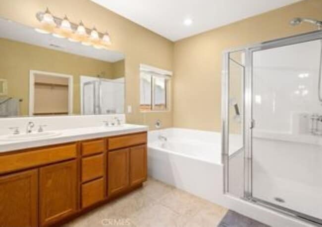 Building Photo - 3 bedroon 2 bath home