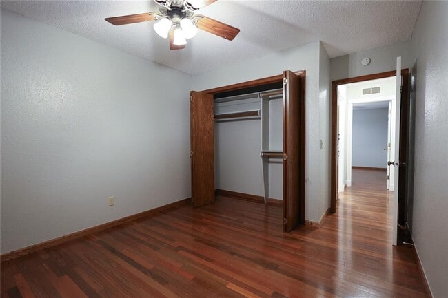 Building Photo - 722 Smalley Dr