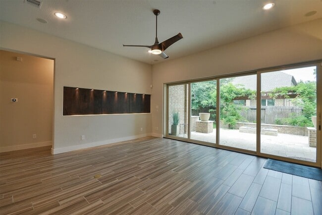 Building Photo - 5911 Vineyard Creek Ln
