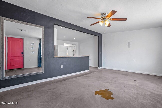 Building Photo - 1120 E Mission Ln