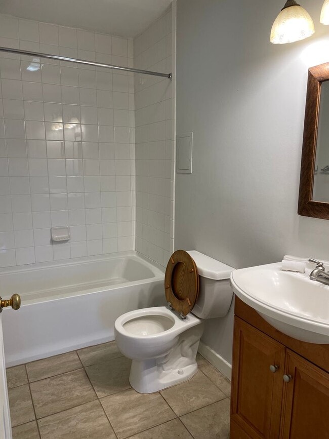 Building Photo - Executive 3/3 House in Coosa on Acreage $1...
