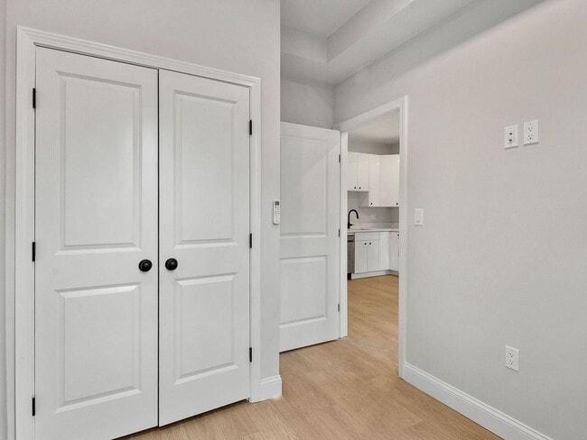 Building Photo - Renovated 2 Bed in the Heart of the North End | In-Unit Laundry | Pet Friendly | 9/1