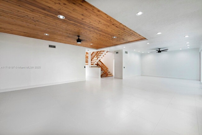 Building Photo - 2000 S Bayshore Dr