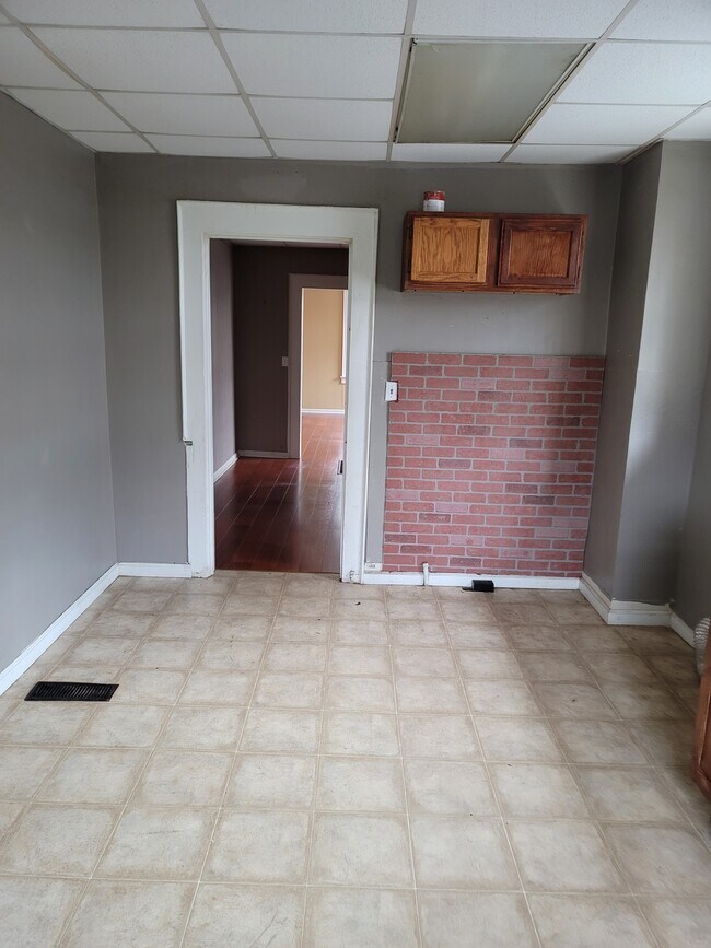 Kitchen - 522 Oak Pl