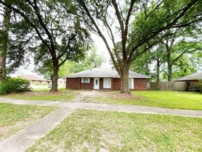 Building Photo - Spacious 4 Bedroom Home with Bonus Room in O'Neal Place