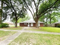 Building Photo - Spacious 4 Bedroom Home with Bonus Room in O'Neal Place