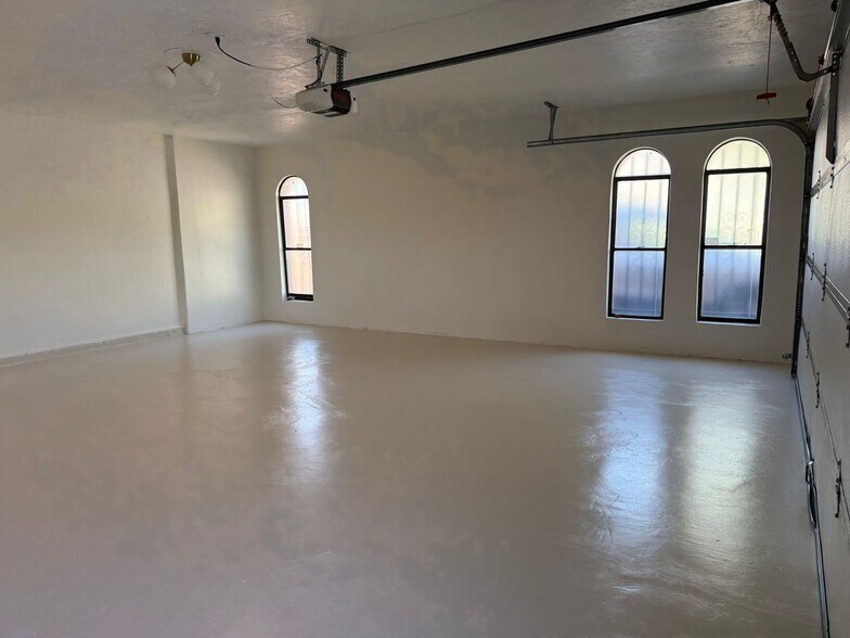 Building Photo - 1402 E Big Rock Rd