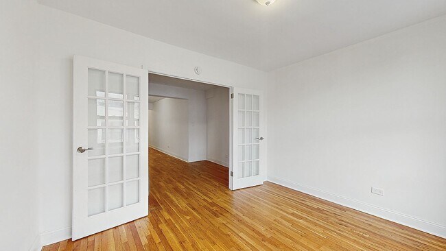 Building Photo - 282 E 35th St