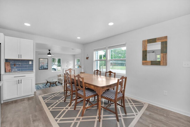 Building Photo - Charming 3-Bed home with 2.5 Baths in Fort...