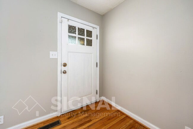 Building Photo - 1052 Apple St