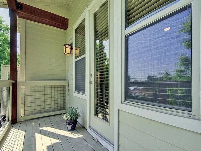 Building Photo - 2520 Bluebonnet Ln