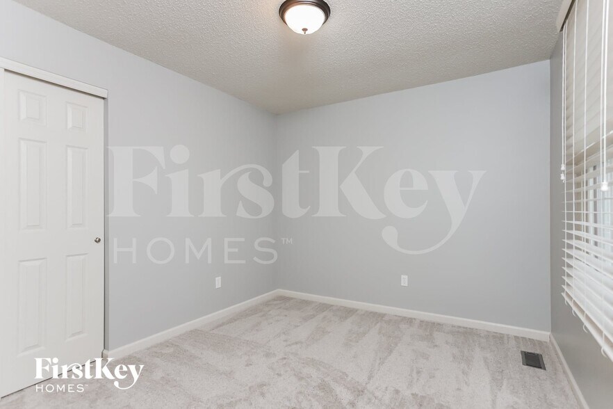 Building Photo - 3638 Arpent St