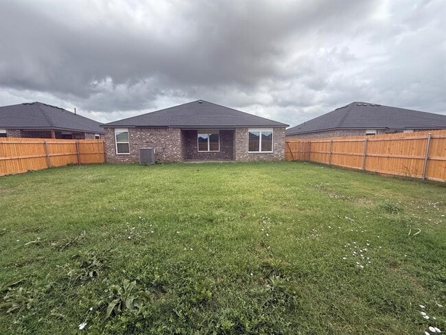 Building Photo - 16213 Maroon Dr