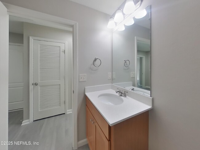 Building Photo - 76384 Deerwood Dr