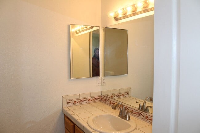 Building Photo - 3 Bedroom 2 Bathroom 3 Car Boat Deep Garag...