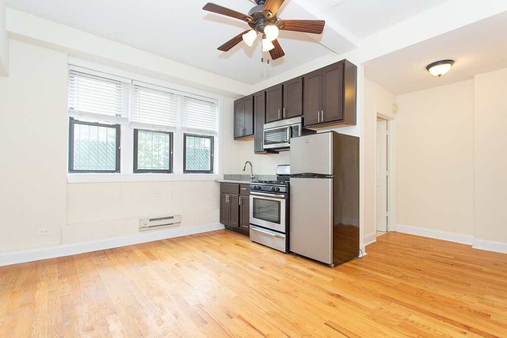 Building Photo - 4738 N Hermitage Ave