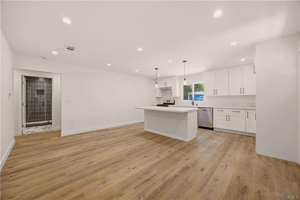 Building Photo - 17024 Parthenia St