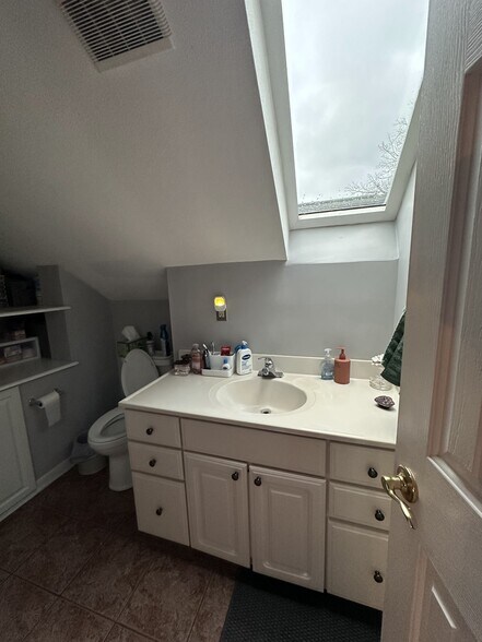 Building Photo - 543 Clarendon St